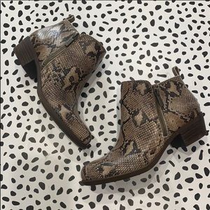 Lucky Brand NWOT Basel Snake Skin Boots